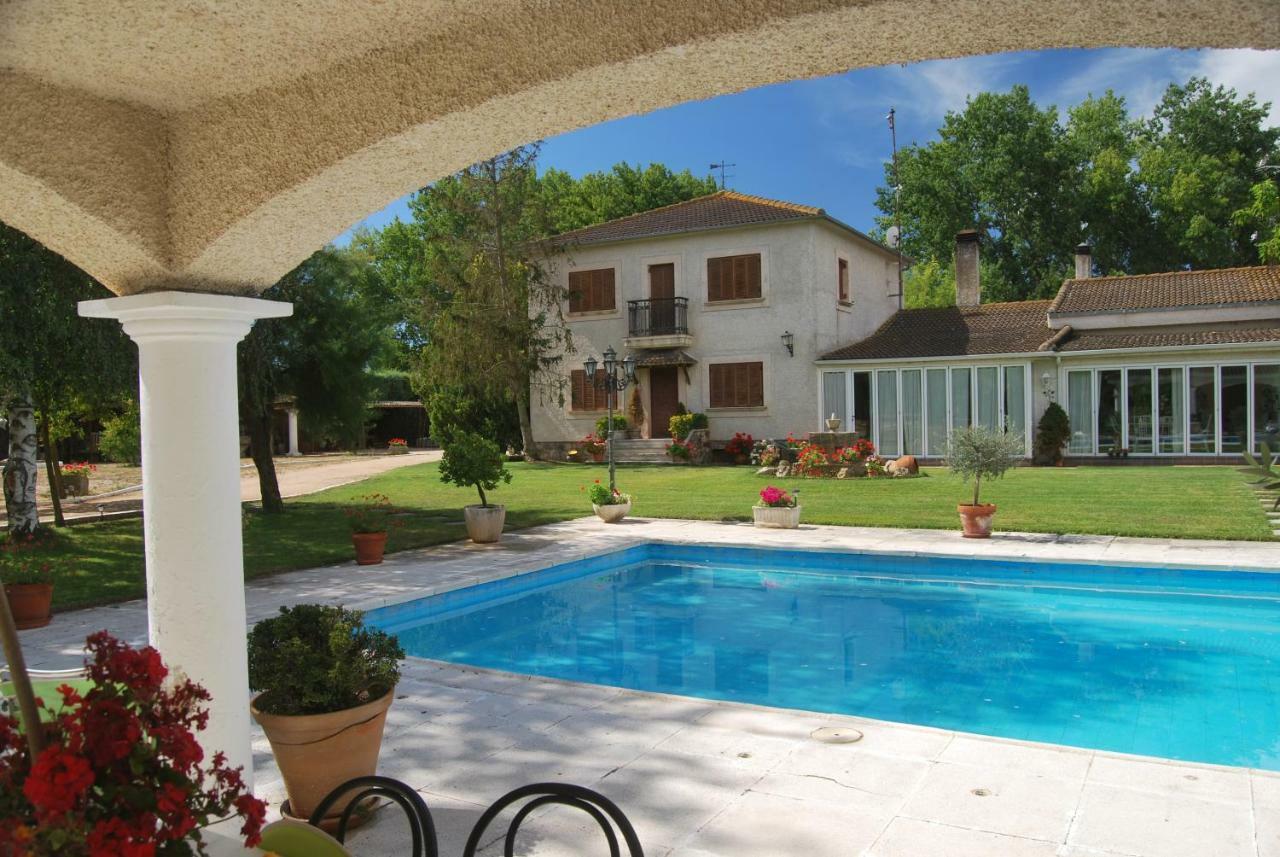 El Campillo Villa Pelabravo Luaran gambar