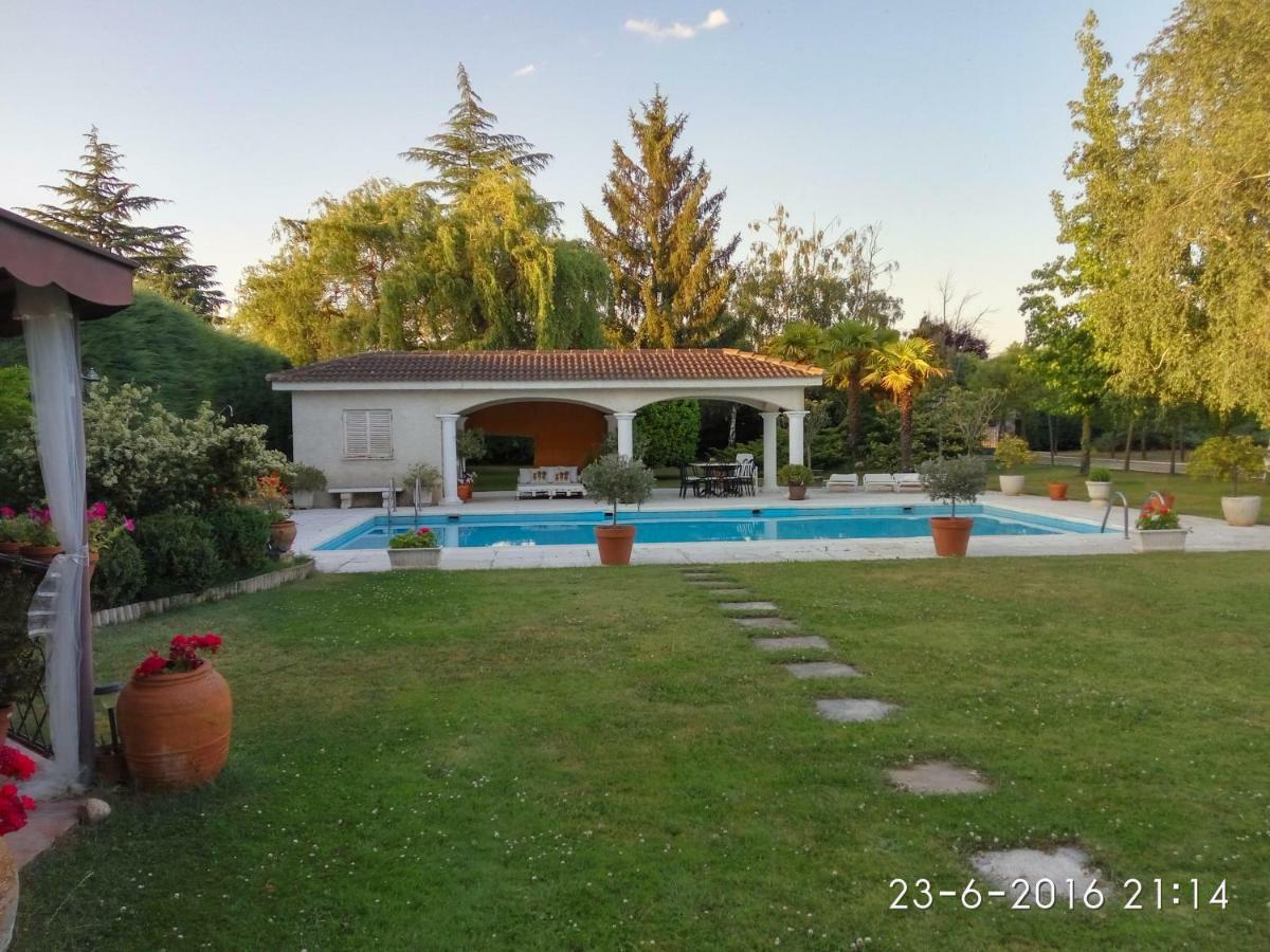 El Campillo Villa Pelabravo Luaran gambar